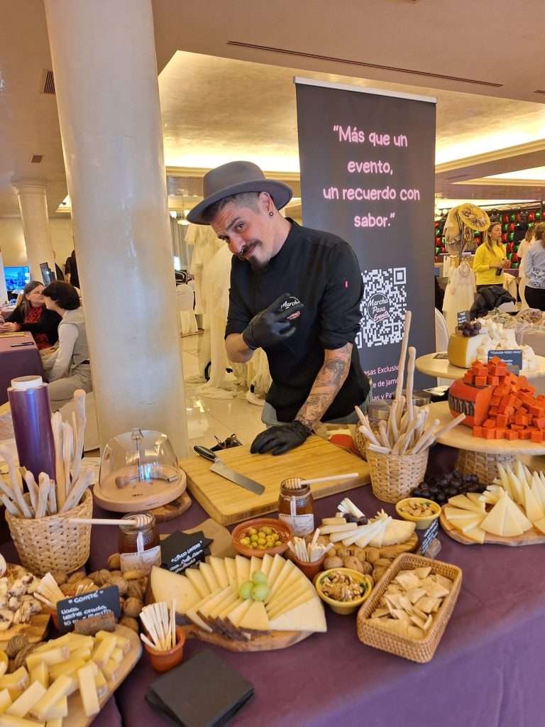 Mesa de quesos Marcha Pasa Events por Iván Porto para feria de bodas.